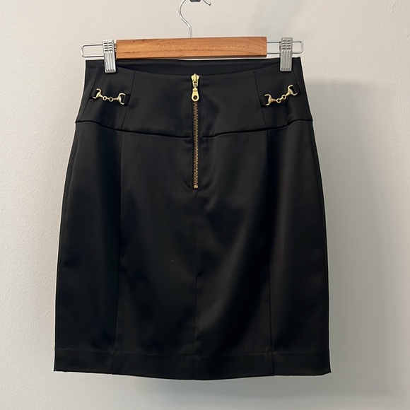 Express, pencil skirt with gold hardware size 0 - Picture 2 of 4